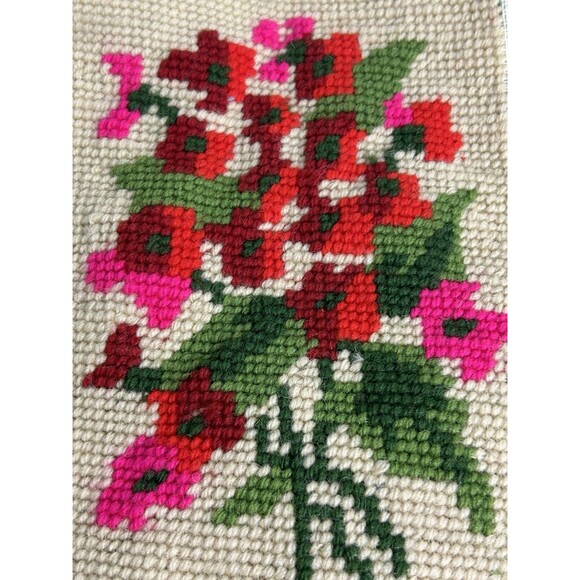 Vintage Needlepoint Red Pink Flowers Completed Finished Unframed 7"x9" - Picture 3 of 6